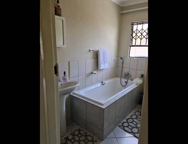 3 BEDROOM PROPERTY TO RENT IN BLUE HILLS